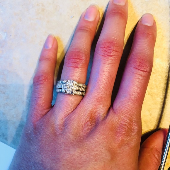 FLASH SALE! Multi diamonds rings. - Picture 1 of 6